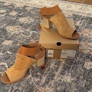 TOMS Tan Peep-Toe Heels